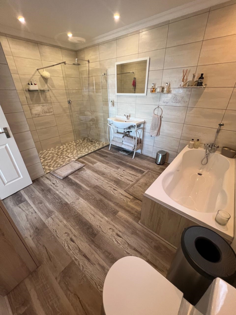 4 Bedroom Property for Sale in Da Gama Bay Western Cape